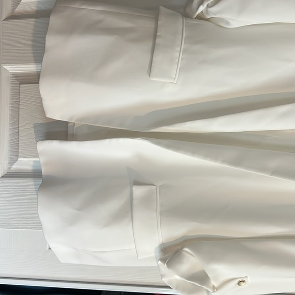 Elegant White Blazer with Rolled-Up Sleeves Zara blazer in stores now for 70 - Picture 6 of 6